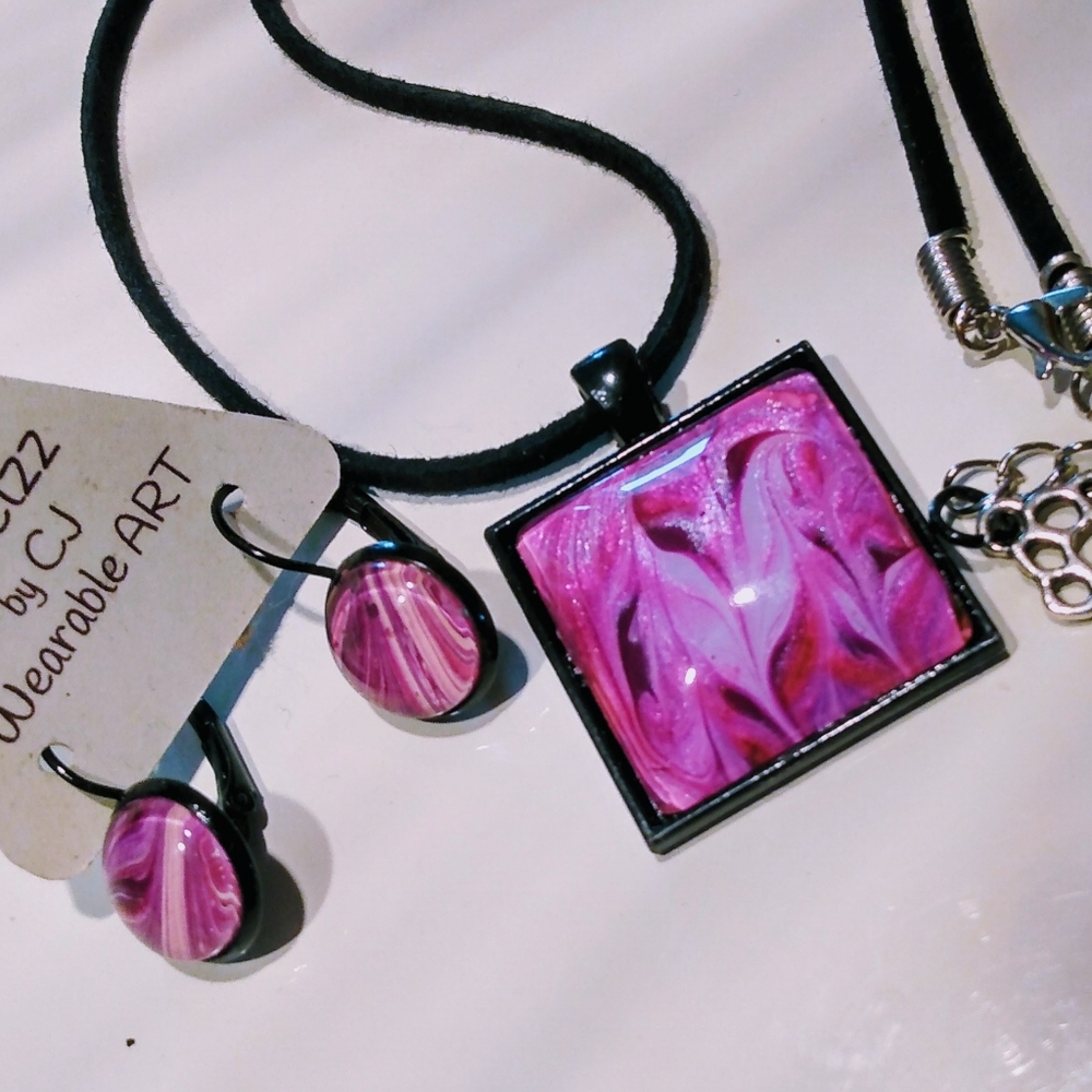Jewlery necklace and earrings